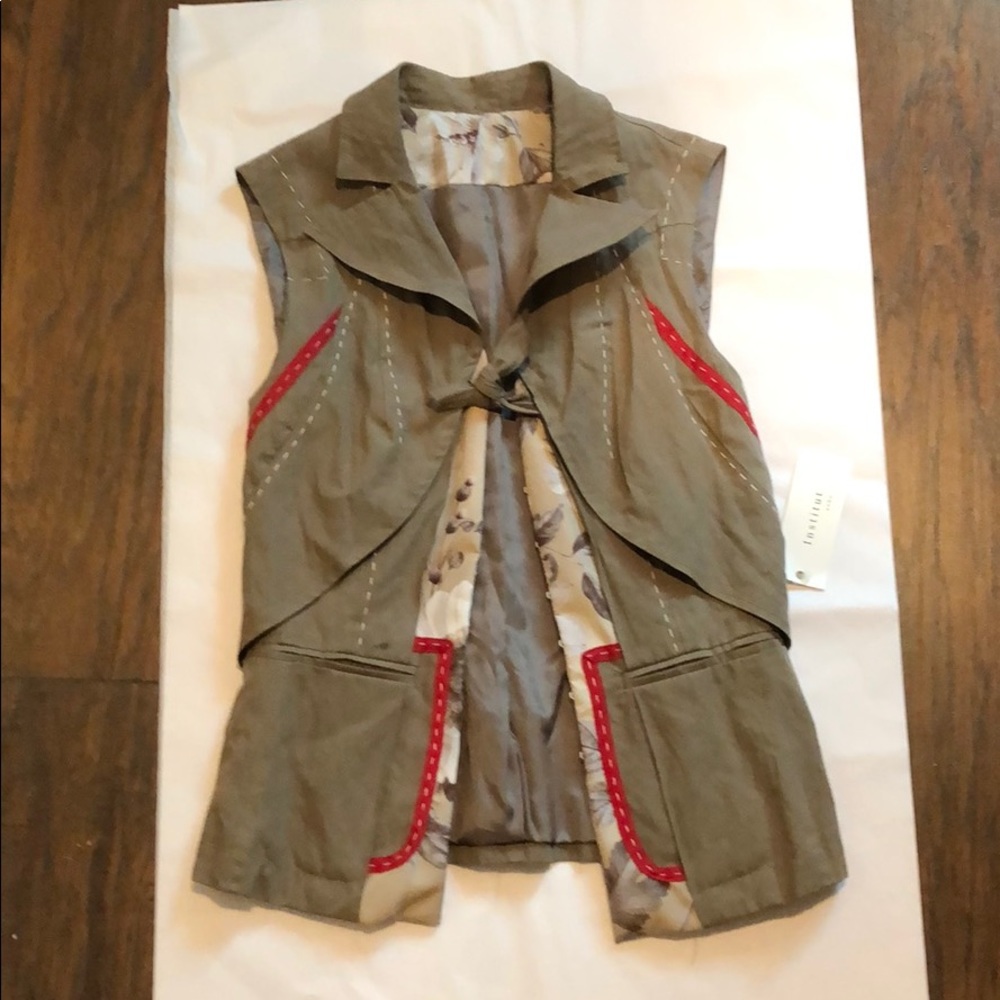 Safari feel top with hook and eye closure